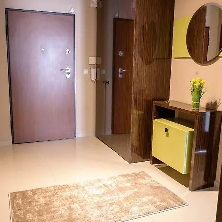 Mare Brand New, Cozy And Spacious Apartment Saints Constantine and Helena